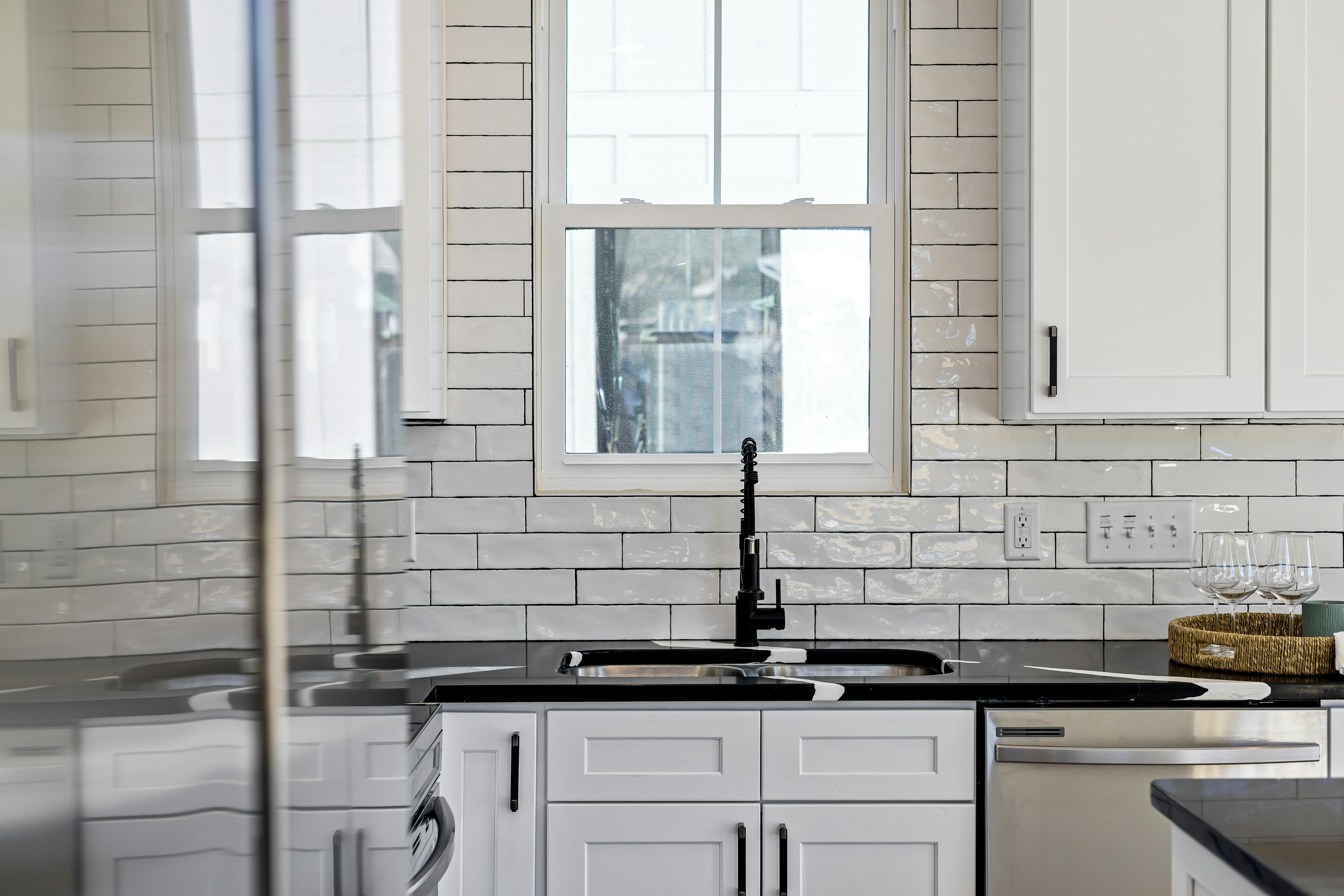 Water flows from the tap to sink · Free Stock Photo