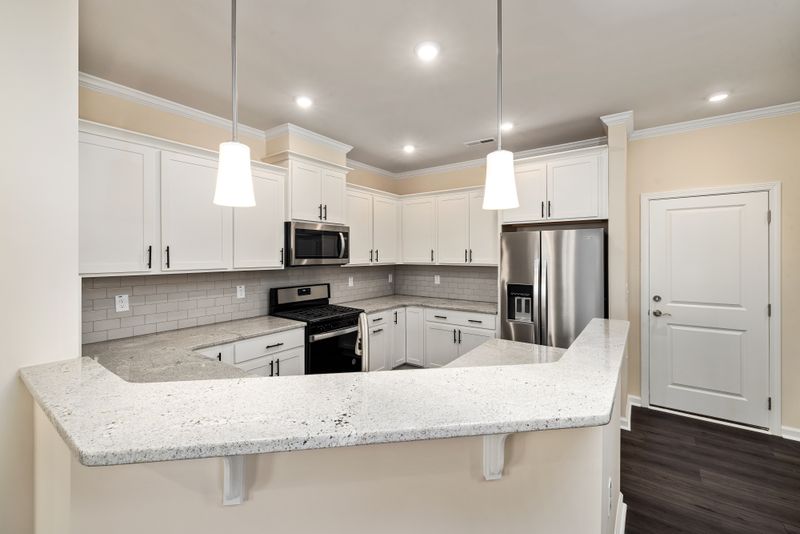Modern Kitchen with Quartz Countertop