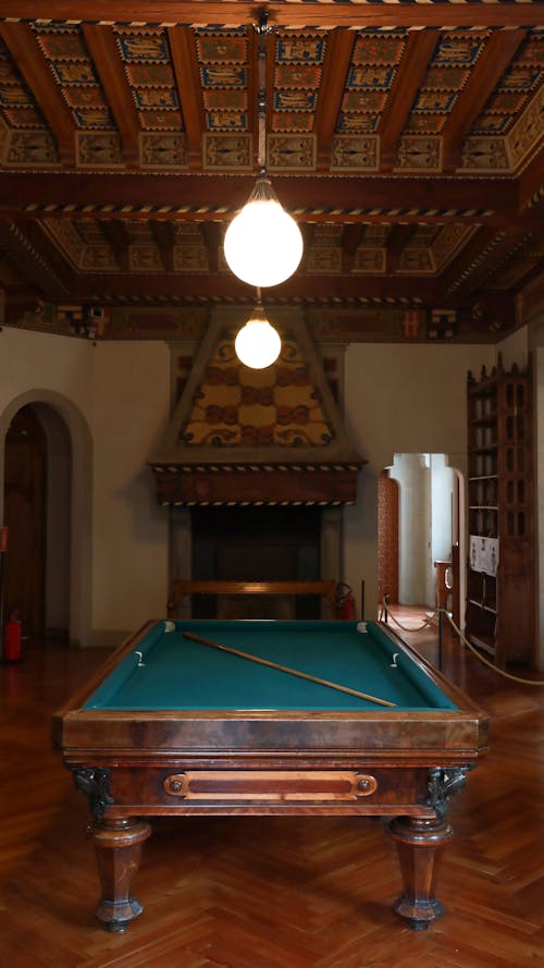 Základová fotografie zdarma na téma biliárový stůl, design interiéru, dřevěná podlaha