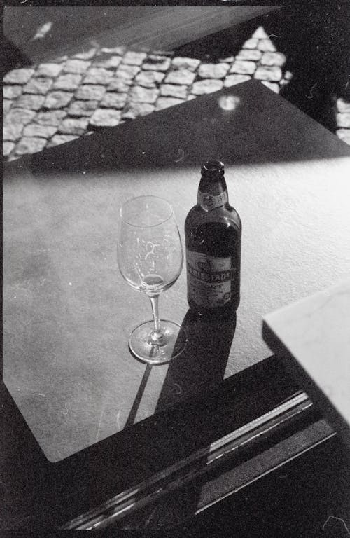Gratis arkivbilde med alkohol, flaske, glass Arkivbilde