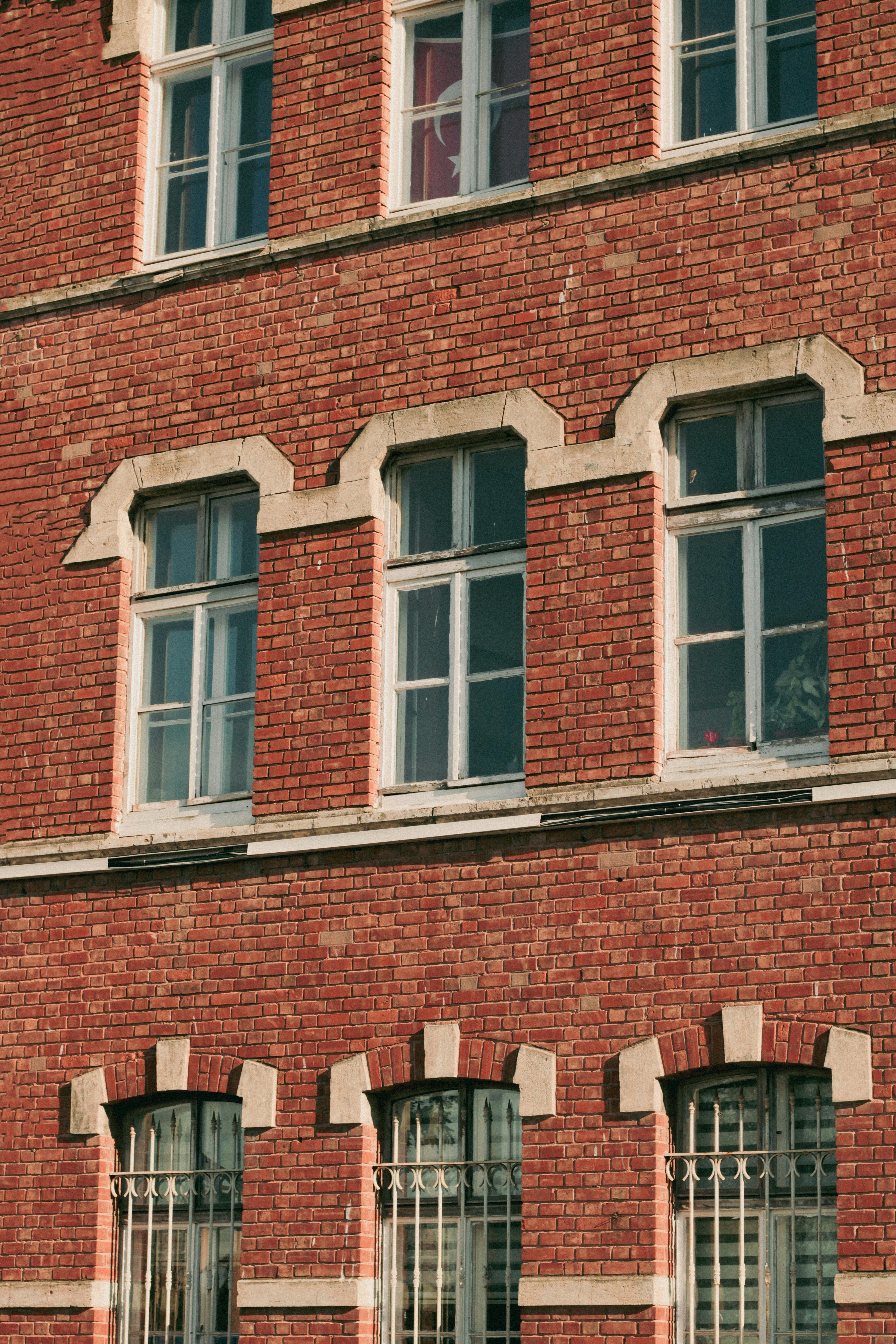 Ücretsiz bina cephesi, bina estetiği, bina pencereleri içeren Ücretsiz stok fotoğraf Stok Fotoğraflar