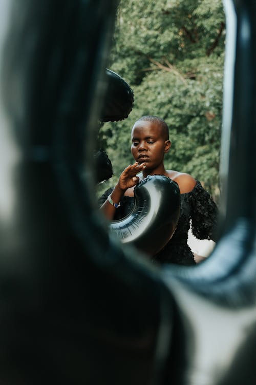 Fotobanka s bezplatnými fotkami na tému Afričanka, balón, narodeniny