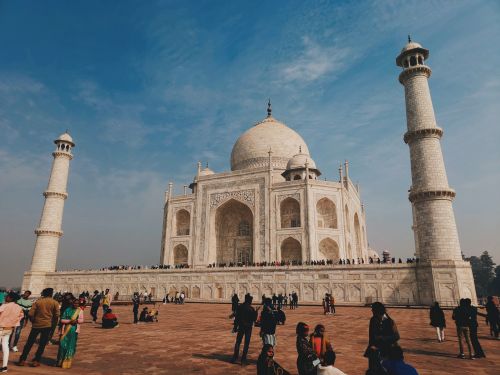 Free Explore the iconic Taj Mahal in Agra, India, a symbol of love and architectural beauty. Stock Photo