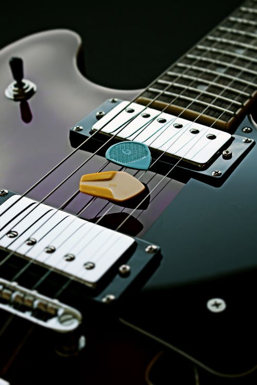 Foto d'estoc gratuïta de accessoris de guitarra, equip de guitarra, guitarra elèctrica