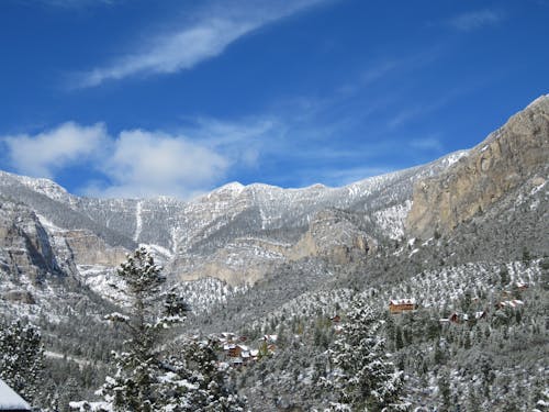 dağlar, kar, kış içeren Ücretsiz stok fotoğraf