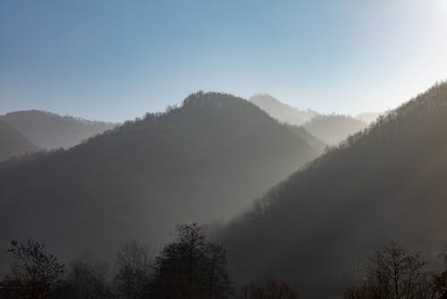 Ingyenes stockfotó hegyek, hegylánc, ködös témában Stockfotó