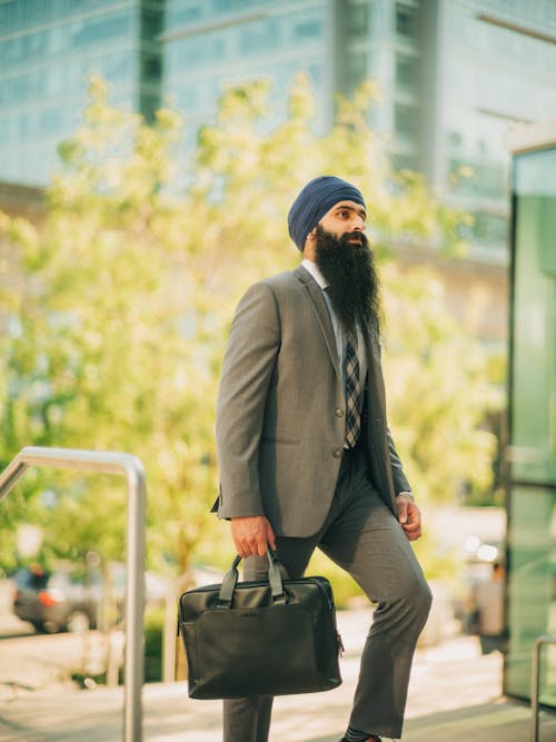 Foto profissional grátis de andando, barba, corporativo