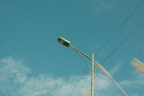 Free A minimalist view of a street lamp with a clear blue sky background on a sunny day. Stock Photo