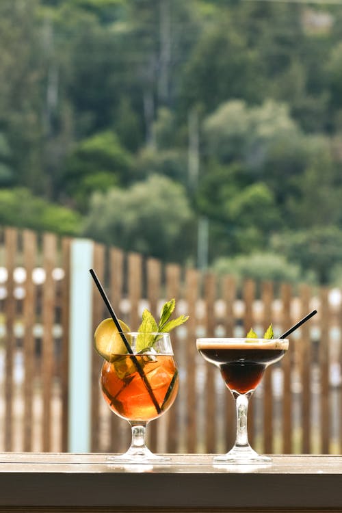 Безкоштовне стокове фото на тему «алкогольний напій, вертикальні постріл, коктейлі»