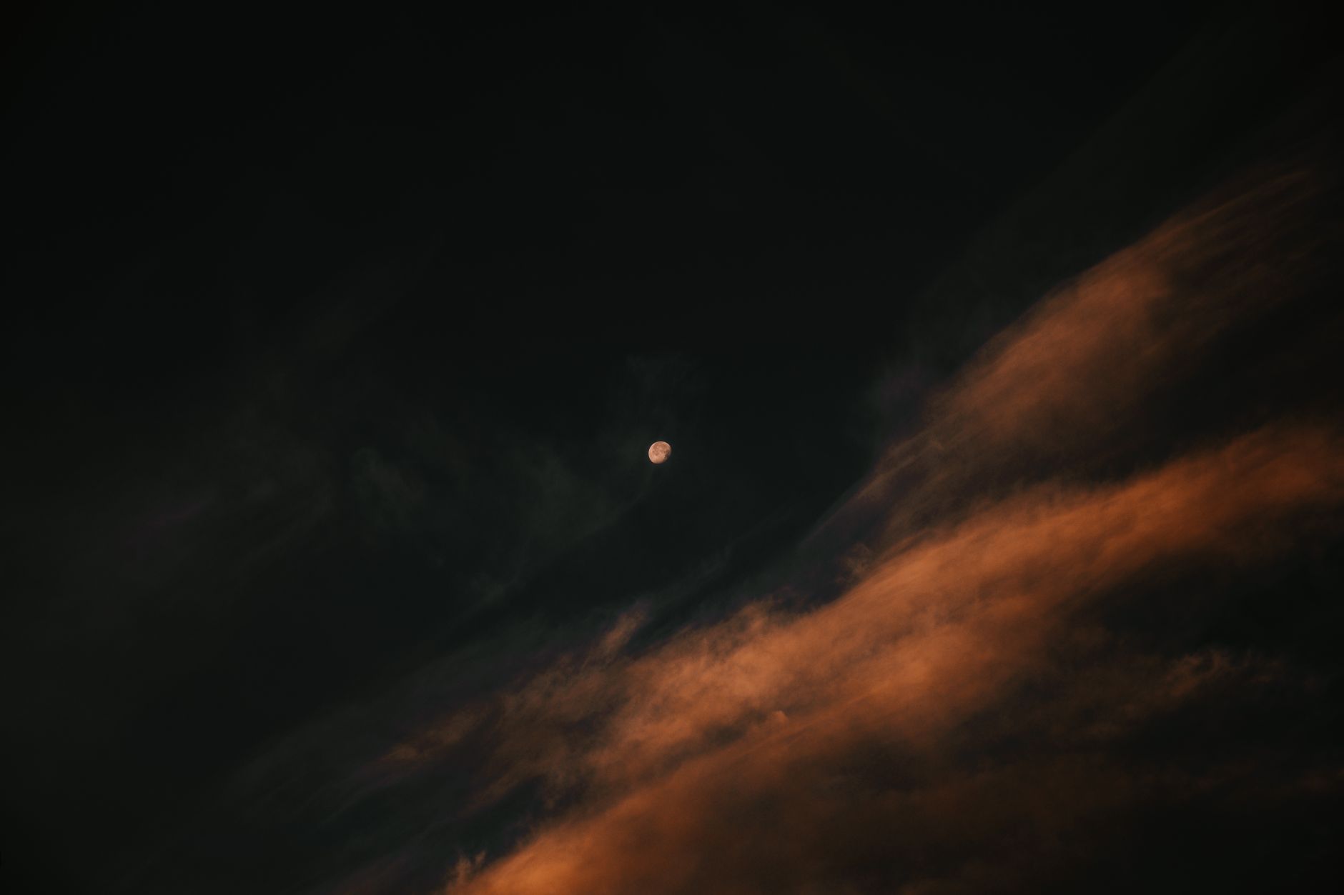 Kosmisches Himmel & Wolken – Friedliche Weltraum-Wallpaper (von Connor Scott McManus, 7728×5152, #15084353)