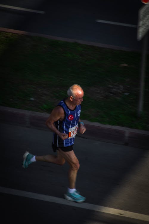 Kostnadsfria Kostnadsfri bild av äldre, idrottare, löpning Stock foto