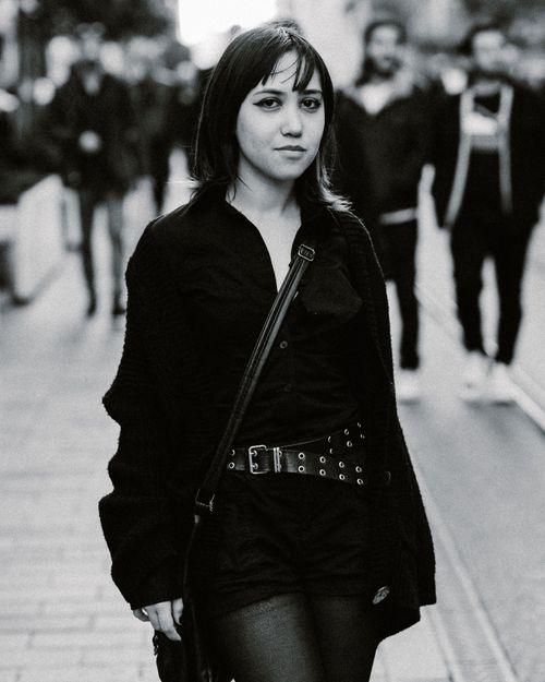 Free Black and white portrait of a woman walking confidently on a busy street in Istanbul. Stock Photo