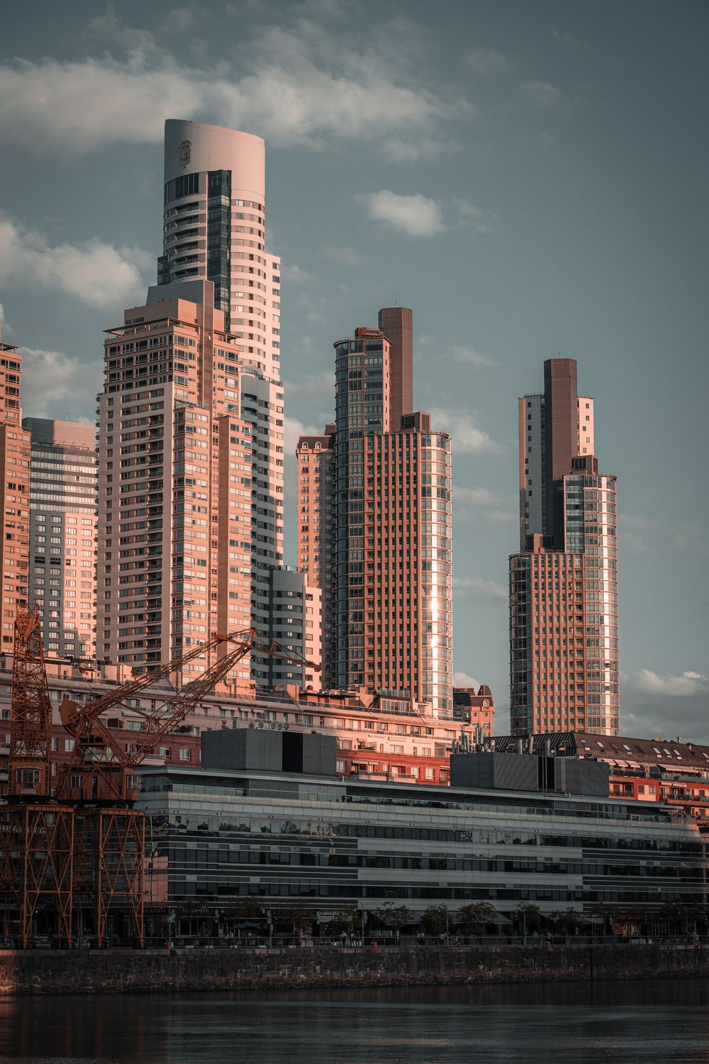 Río Dársena residential tower