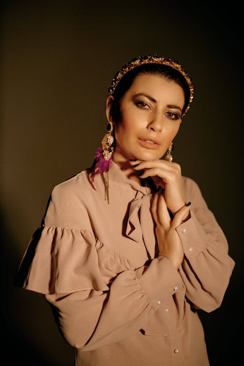 アラビア語の女性, スタジオ撮影, ポージングの無料の写真素材