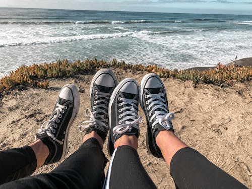 ayakkabılar, bacaklar, converse içeren Ücretsiz stok fotoğraf