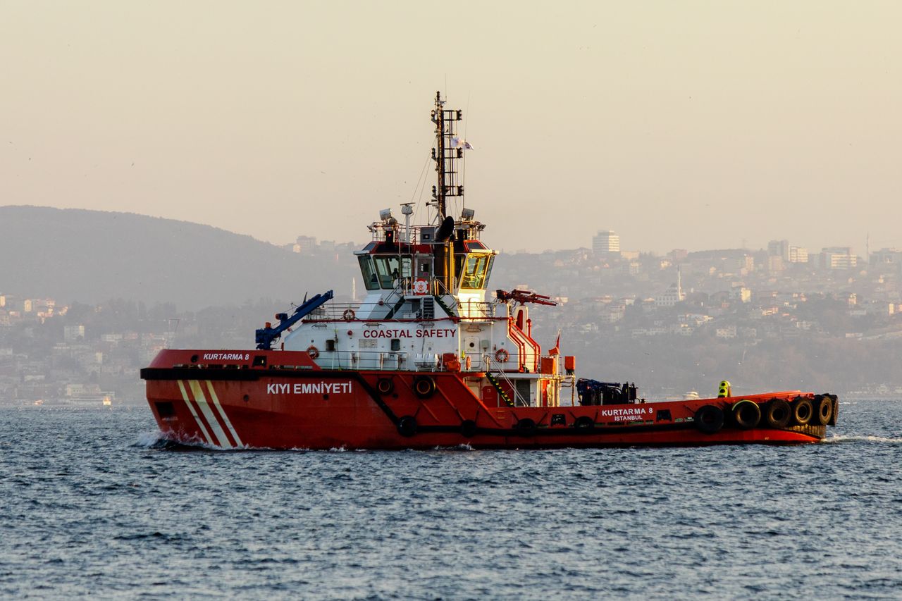 Navire en feu dans le détroit d'Ormuz et nouvelles tensions au Moyen-Orient