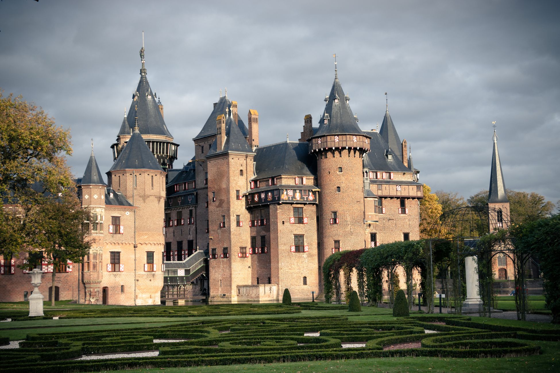 Kasteel CuliNeel beleeft vuurdoop in Maasniel met hapjes, boogschieten en muziek