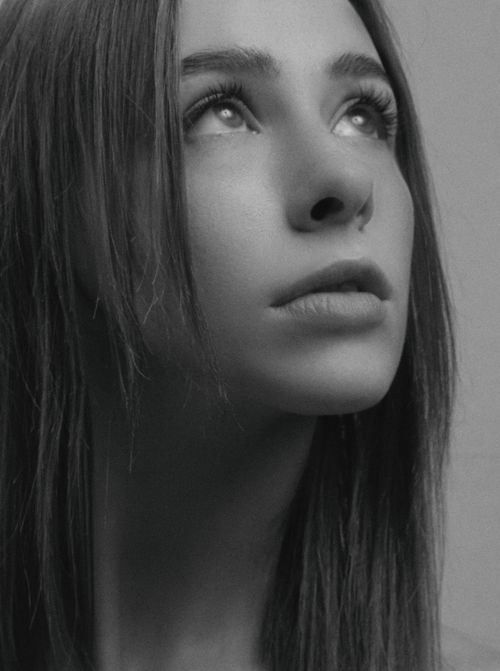 Free Artistic black and white portrait of a woman gazing upwards. Stock Photo