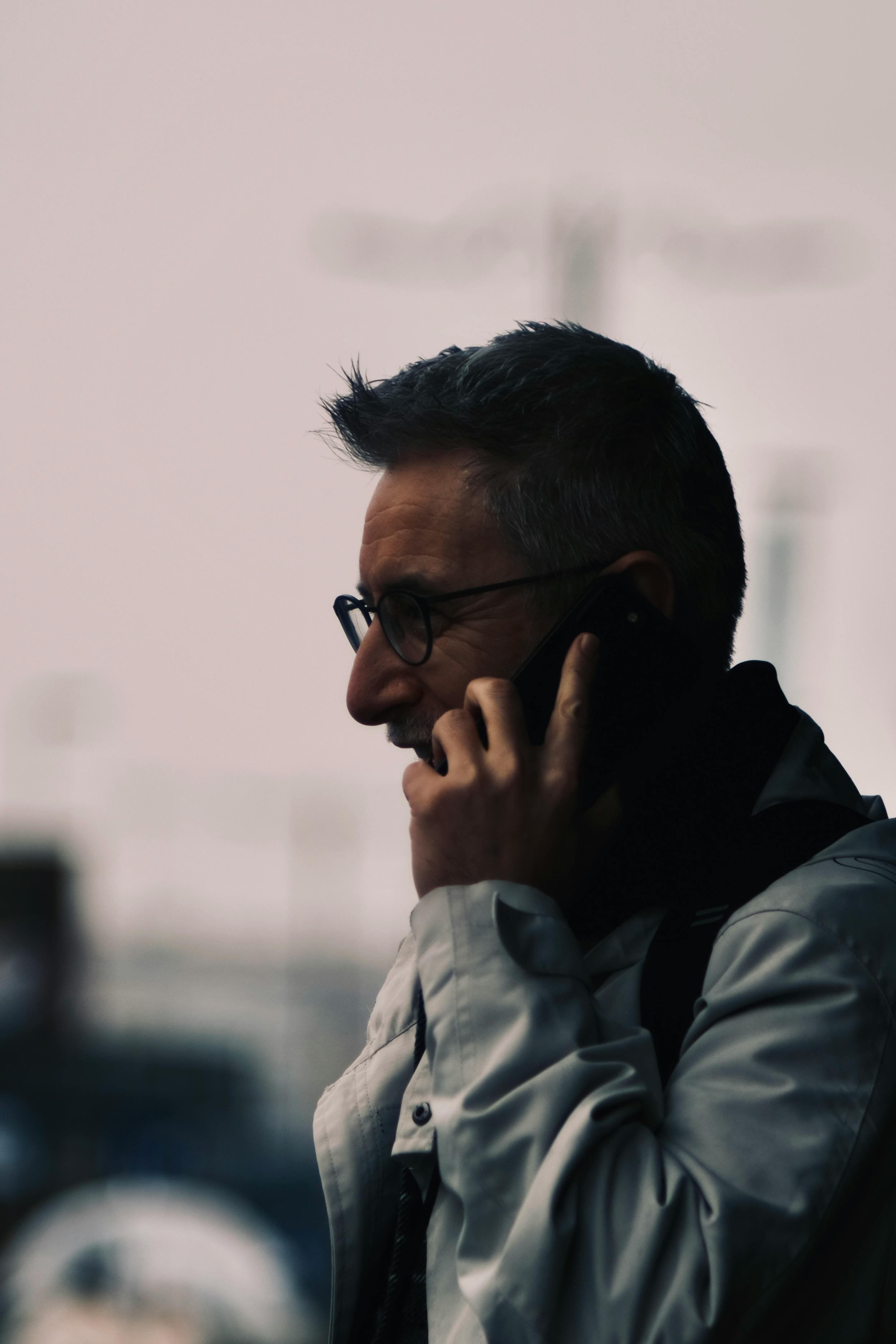 bezplatná Základová fotografie zdarma na téma běloch, bezdrátový, bunda Základová fotografie