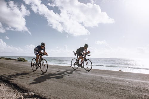 Gratis Fotos de stock gratuitas de atletas, bicicletas, bicicletas de montaña Foto de stock
