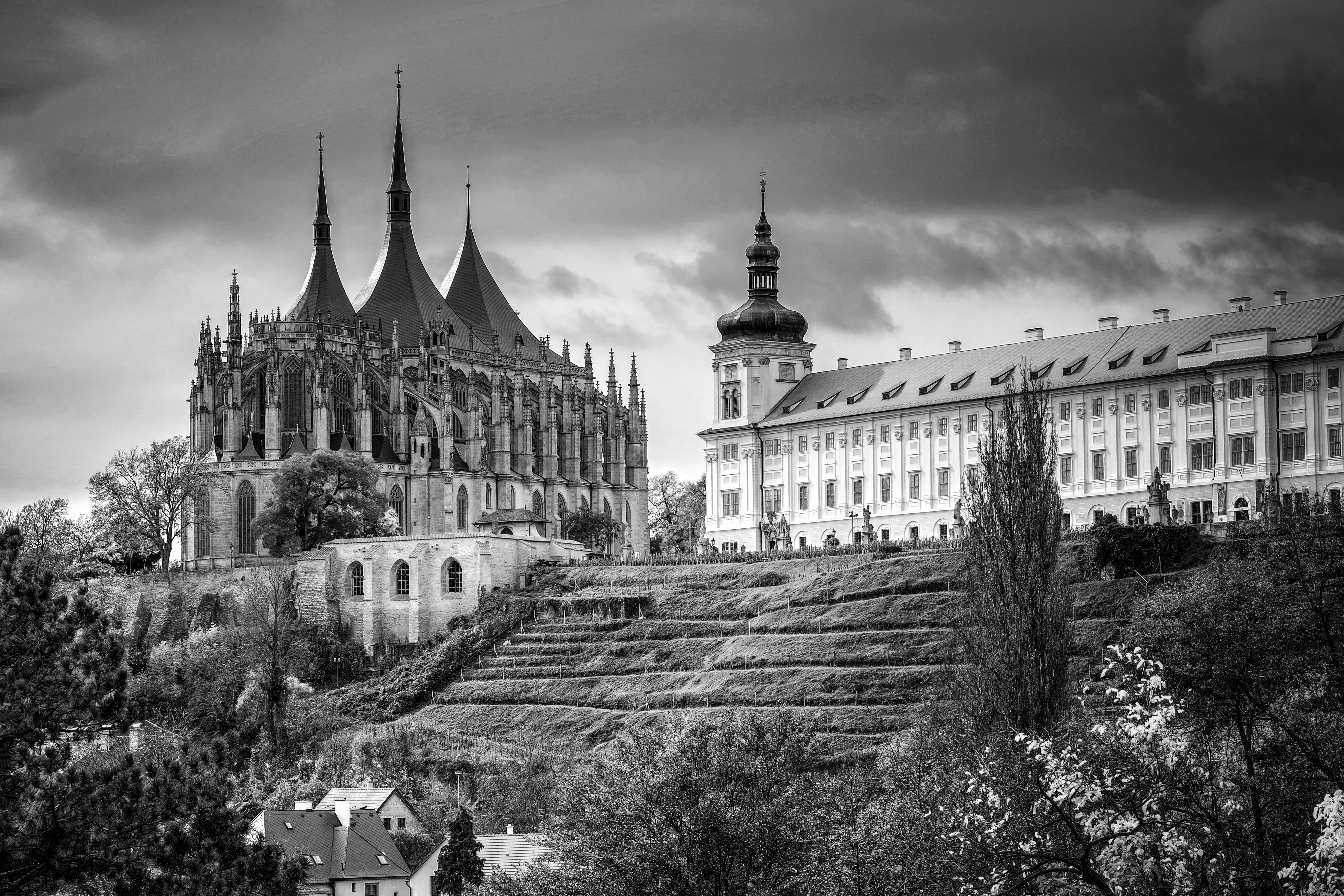 Majestic view of Kutna Hora's Gothic cathedral and adjacent historic buildings.