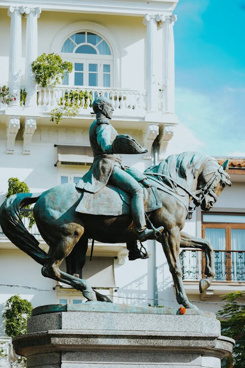 Statue of Man on Horse
