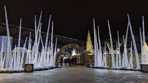 Foto profissional grátis de à noite, atmosfera de natal, cores claras