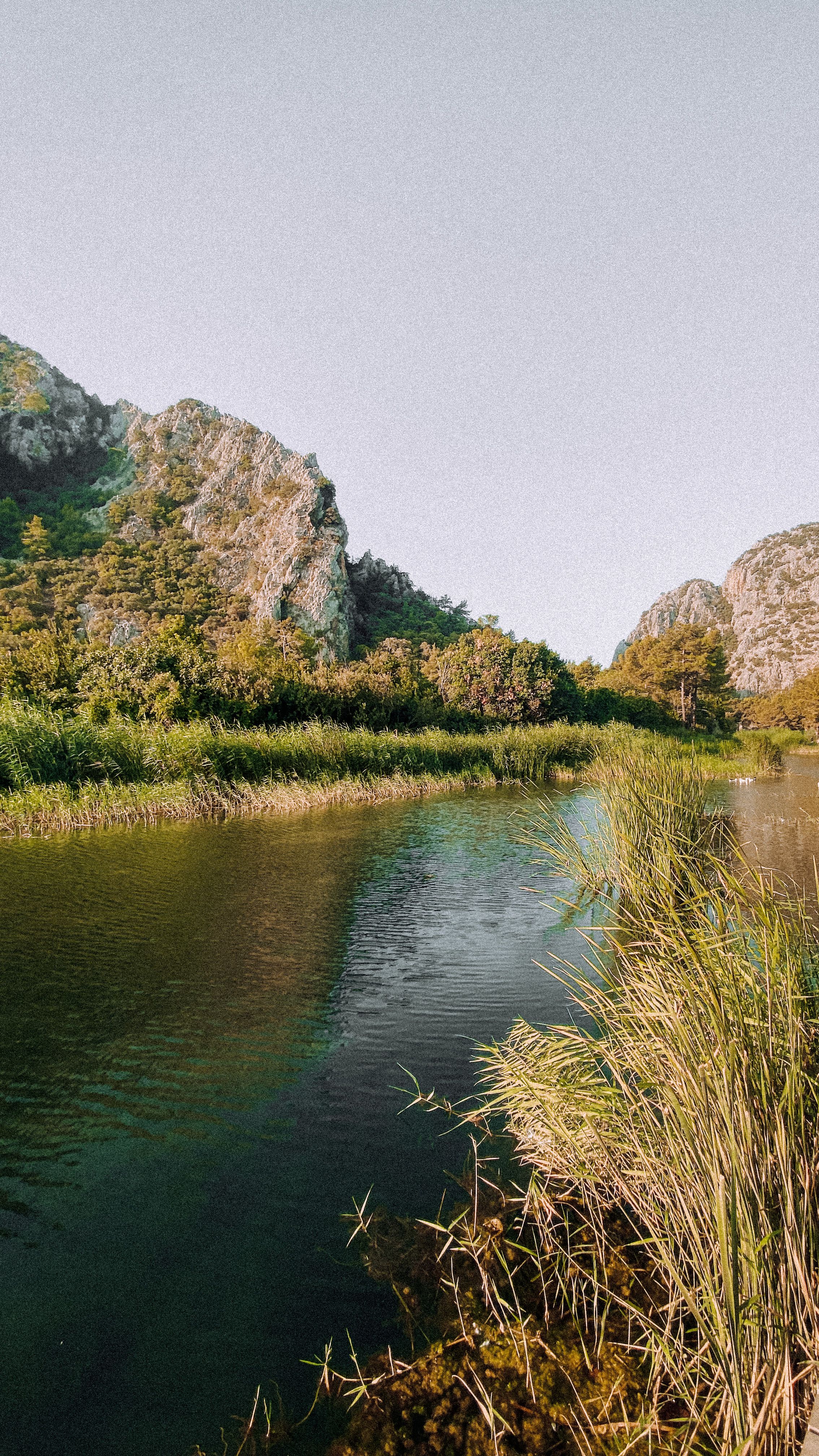 Beautiful river and rocky mountains in Antalya, Türkiye's breathtaking natural landscapes.