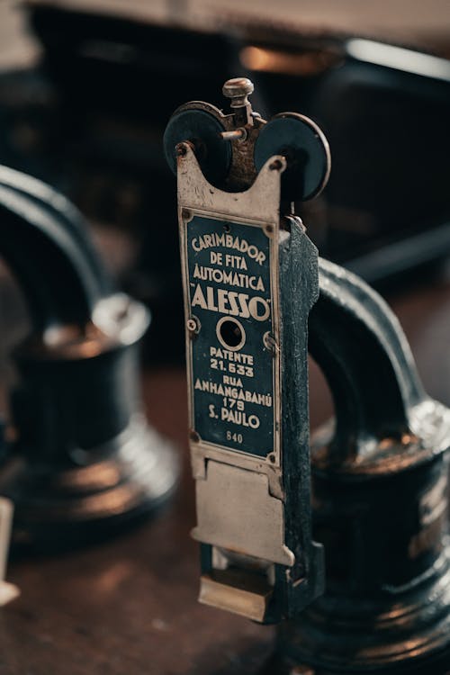 Foto profissional grátis de antiquado, aparelho, carimbador de fita