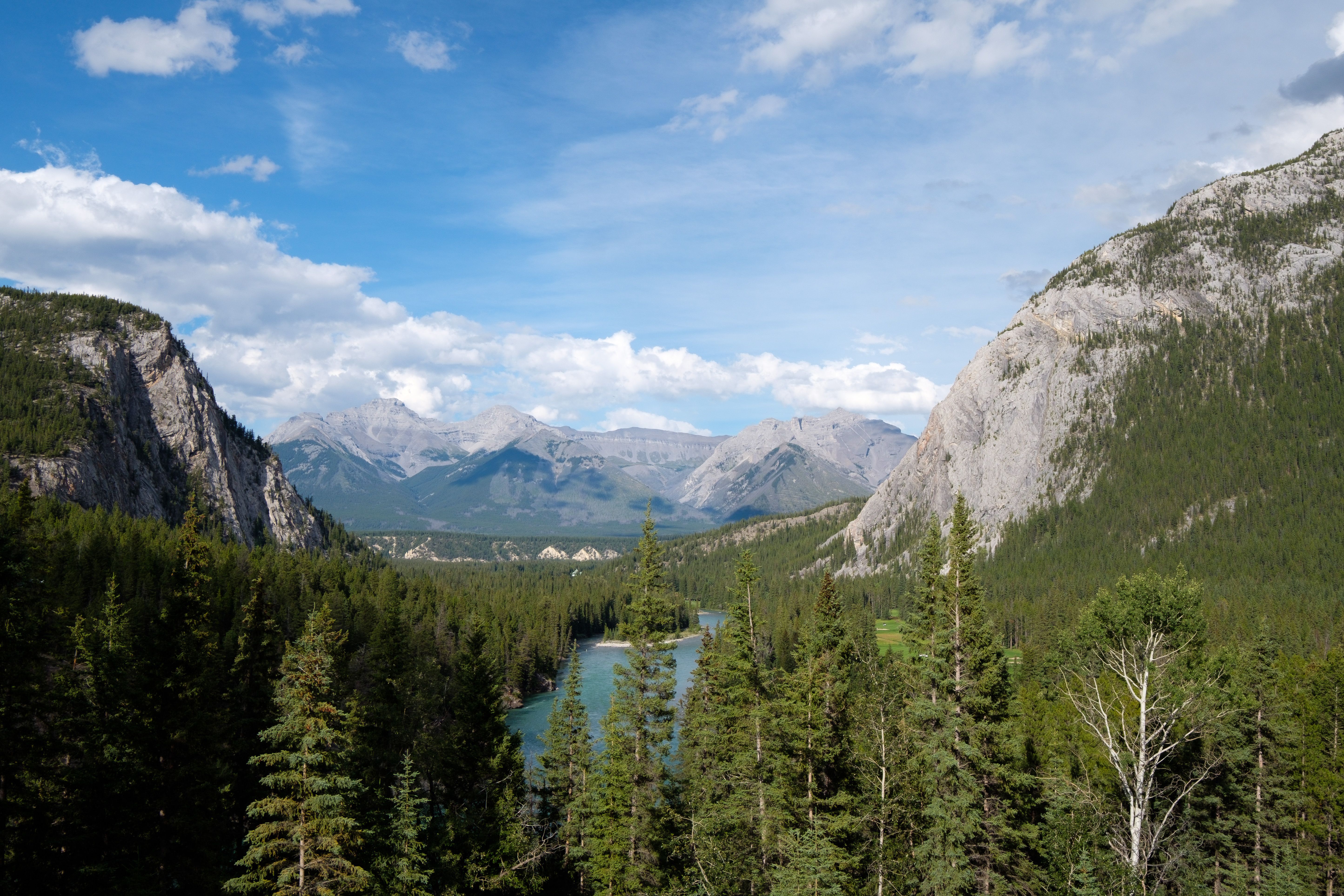 Menjelajahi Keindahan Johnston Canyon di Banff, Canada: Panduan Lengkap untuk Wisatawan Indonesia