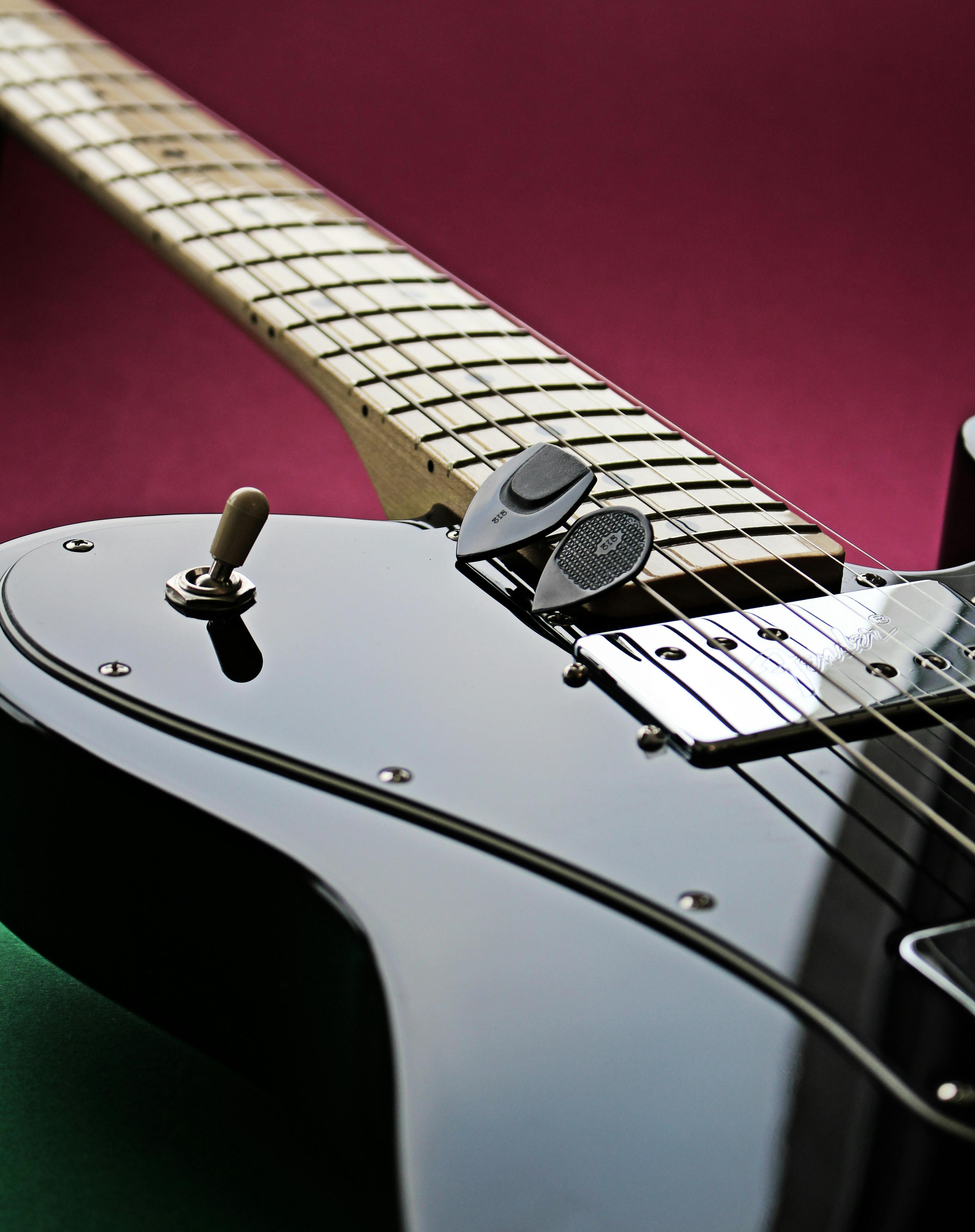 Thin vs thick pick · Free Stock Photo