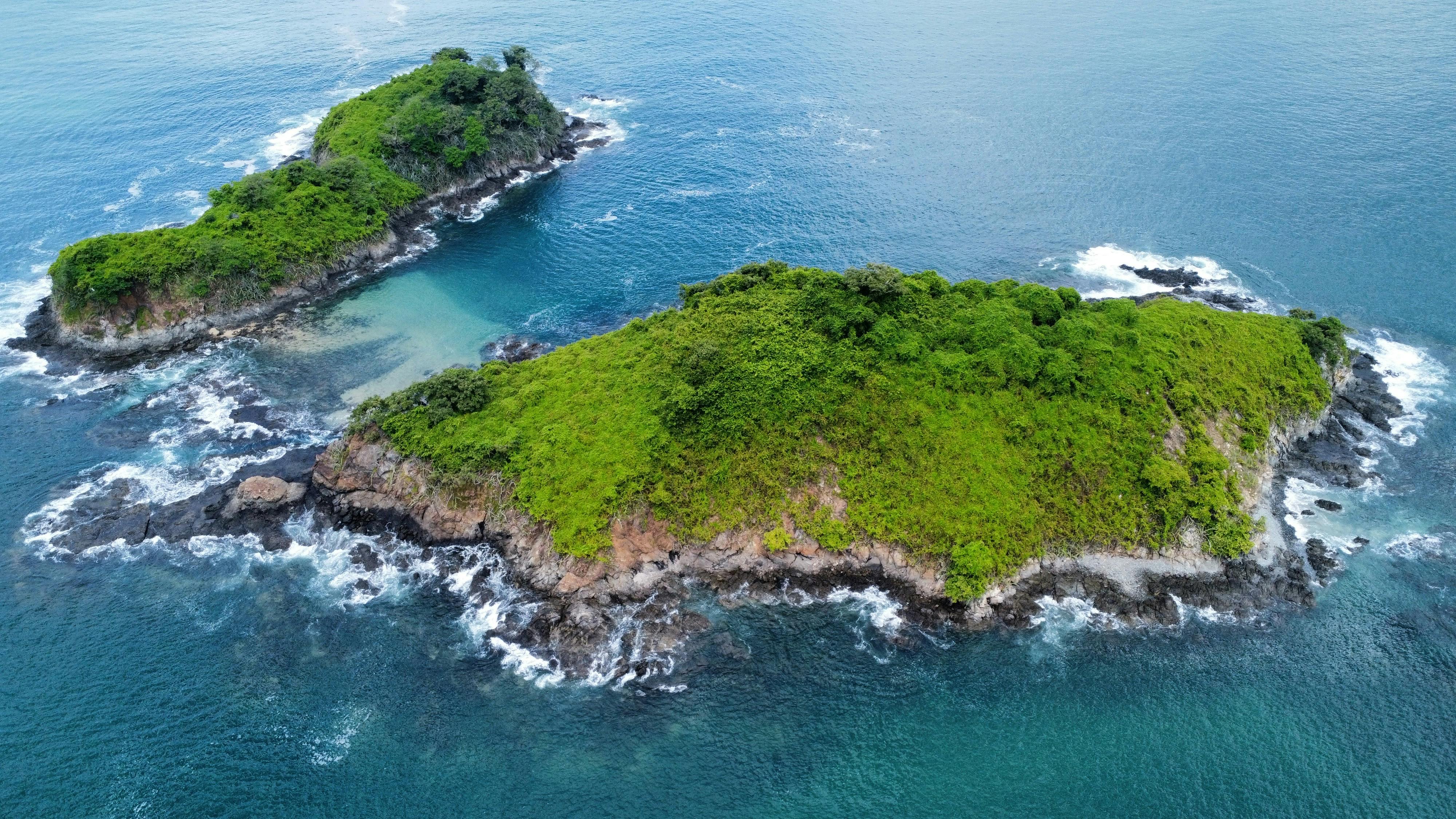 Bird's-Eye View of a Beach · Free Stock Photo