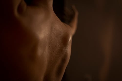 Darmowe zdjęcie z galerii z ciało, ciemność, kobieta