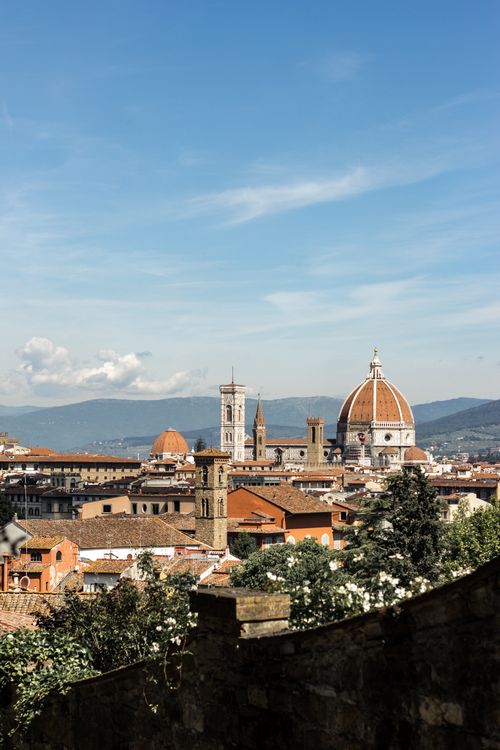 Free Majestic Florence cityscape showcasing the iconic Duomo under a clear blue sky. Stock Photo