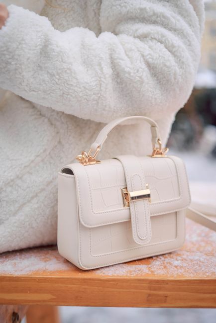 Trend Warna Ash Blonde untuk Wanita 2025 Trend Warna Ash Blonde untuk Wanita 2025