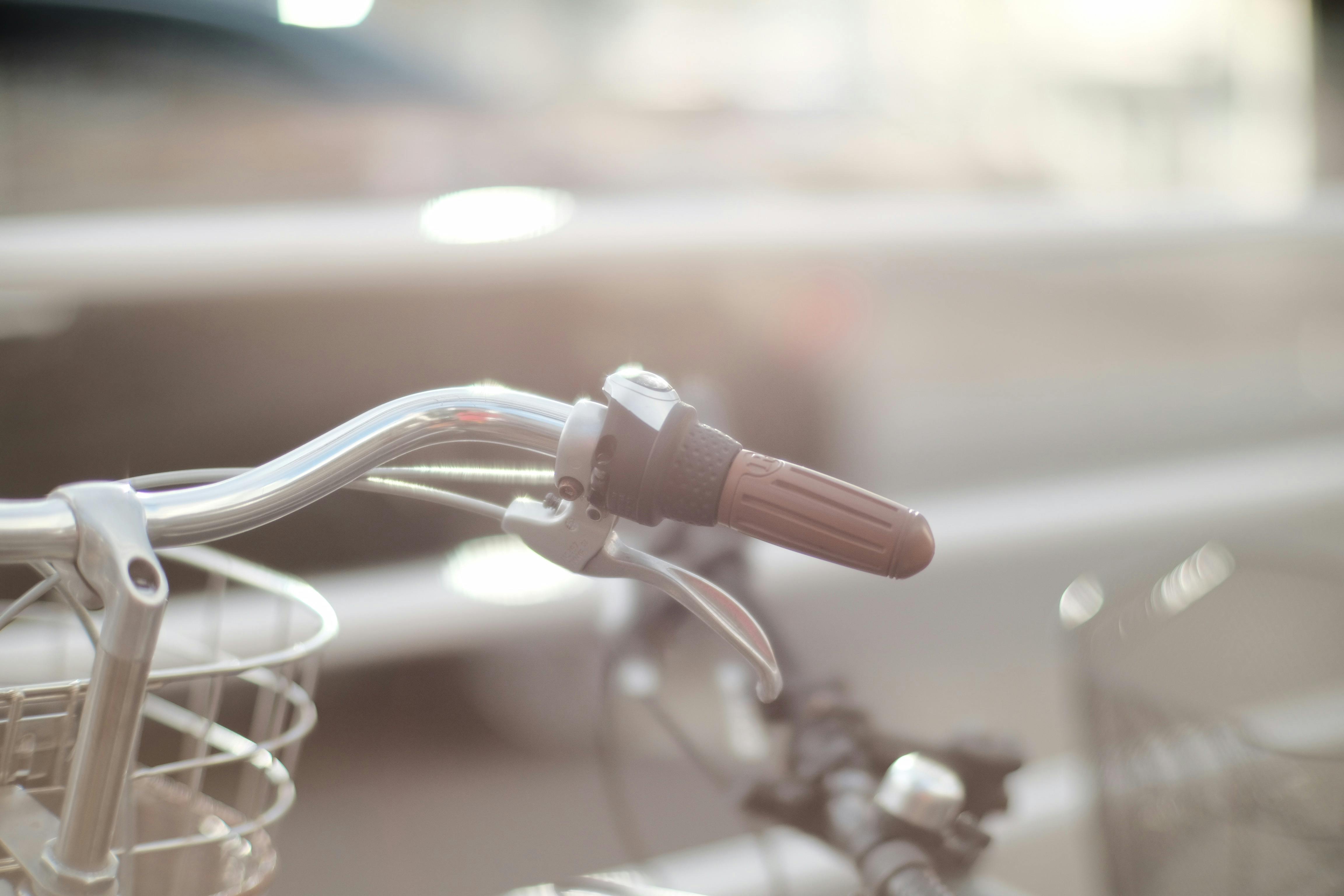 Brown leather bicycle saddle · Free Stock Photo