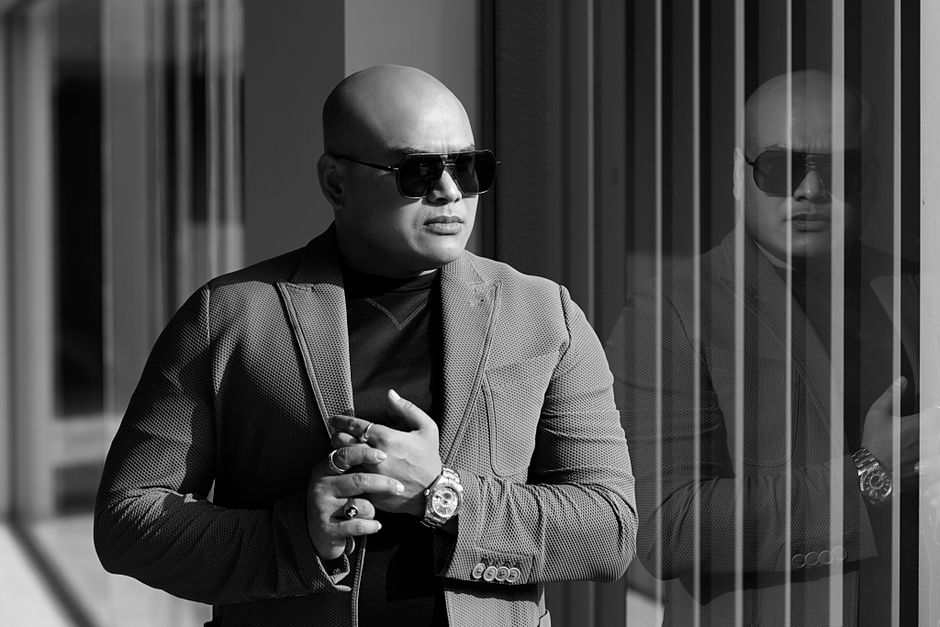 Bigg Boss Marathi Contestant Accused of Extortion and Assault in Pune