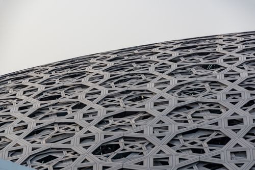 Free Louvre Abu Dhabi's geometric roof showcases modern architectural elegance. Stock Photo