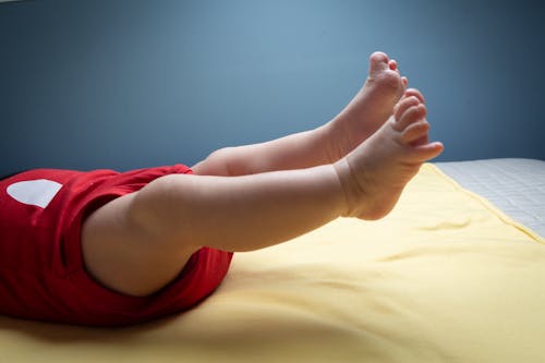 ベッド, 寝かせる, 赤ちゃんの足の無料の写真素材