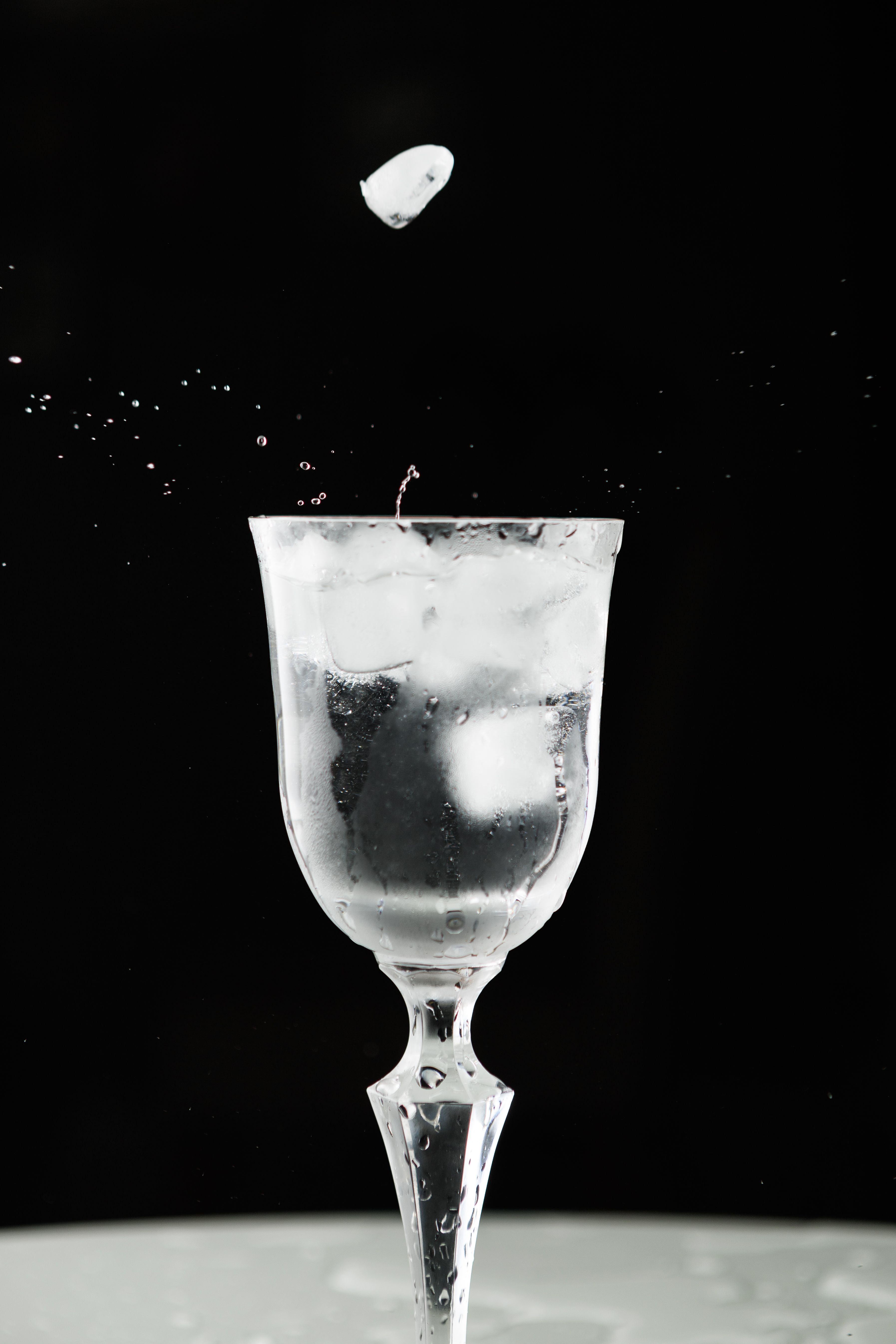 Ice Cube Falling Into Glass Of Water Photos, Download The BEST Free Ice ...