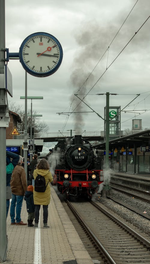 Foto profissional grátis de estação, faixas, fumaça