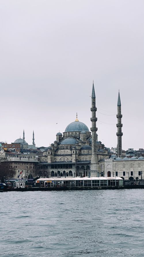Free A view of the iconic Yeni Cami Mosque showcasing Ottoman architecture in Istanbul, Turkey. Stock Photo