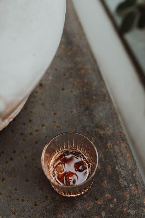 Základová fotografie zdarma na téma alkohol, ledové kostky, sklenice