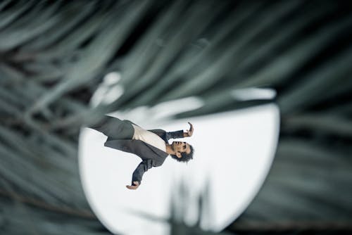 Free Mirror Reflection of man in Gray Suit Jacket Stock Photo