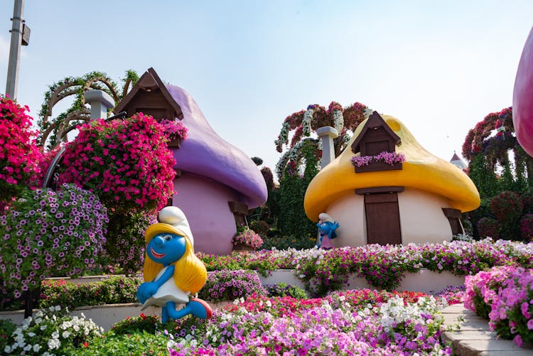 Smurfette In Miracle Garden