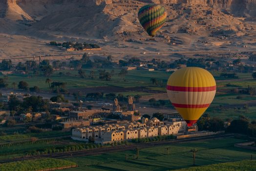 Hot-air balloon over Thebes — Luxor