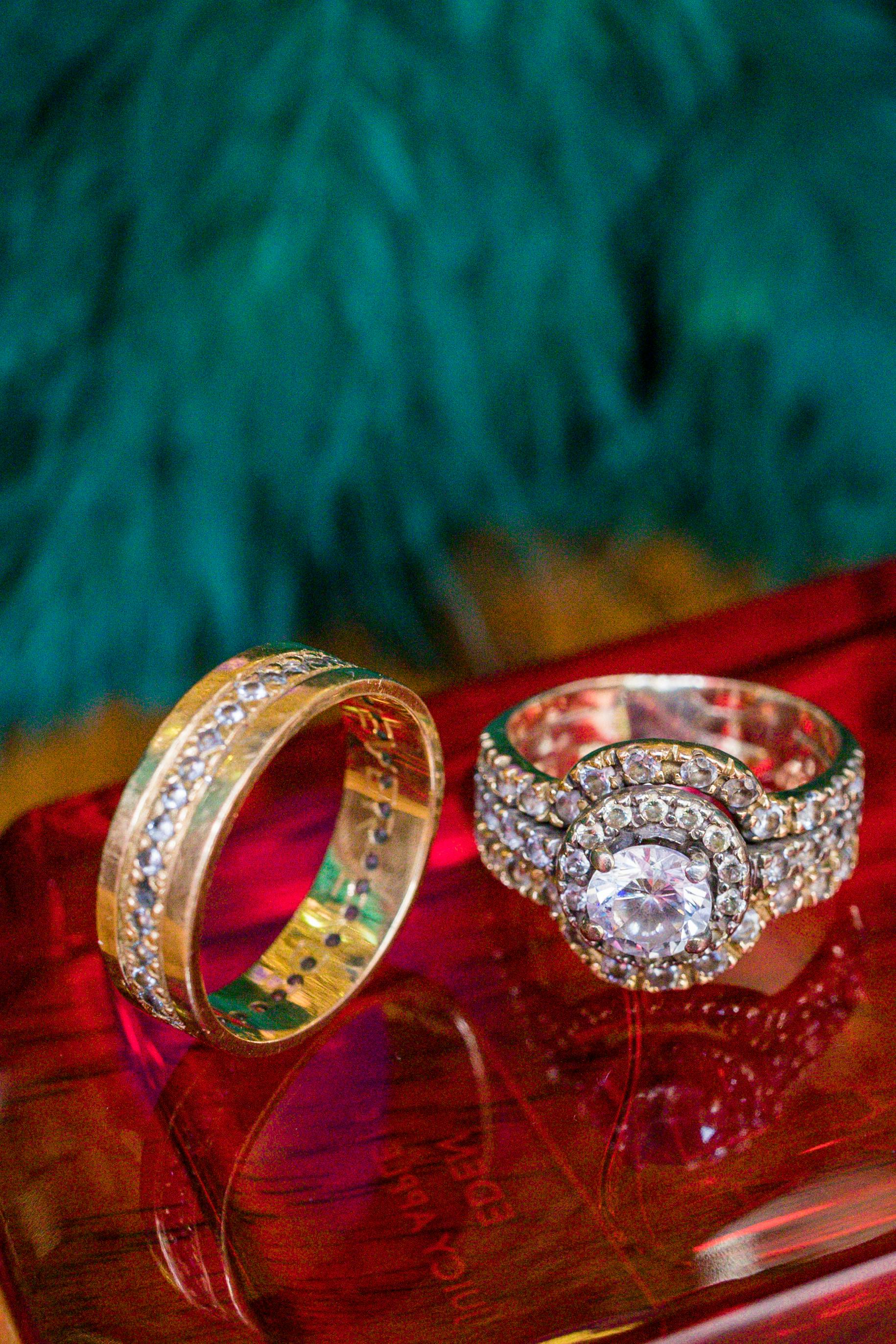 Jelfie Studio - Simplicity in sparkle: a ring that... | Facebook