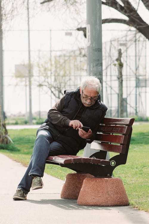 Gratis stockfoto met bank, eigen tijd, gepensioneerde