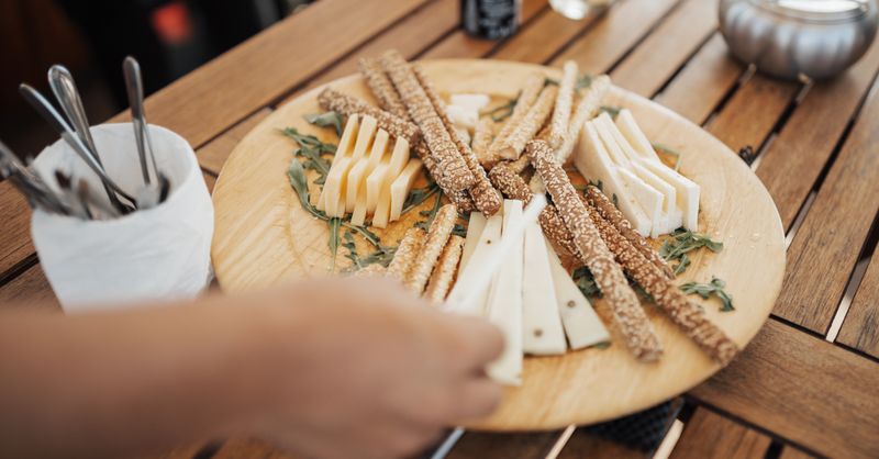 Femme enceinte fromage : Guide sécurité 2026
