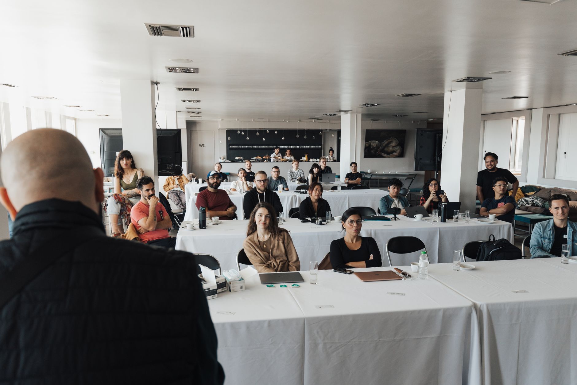 Câini și oameni la workshop de dresaj canin în Timișoara Câini și oameni la workshop de dresaj canin în Timișoara